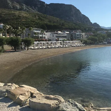 Duce * Omis